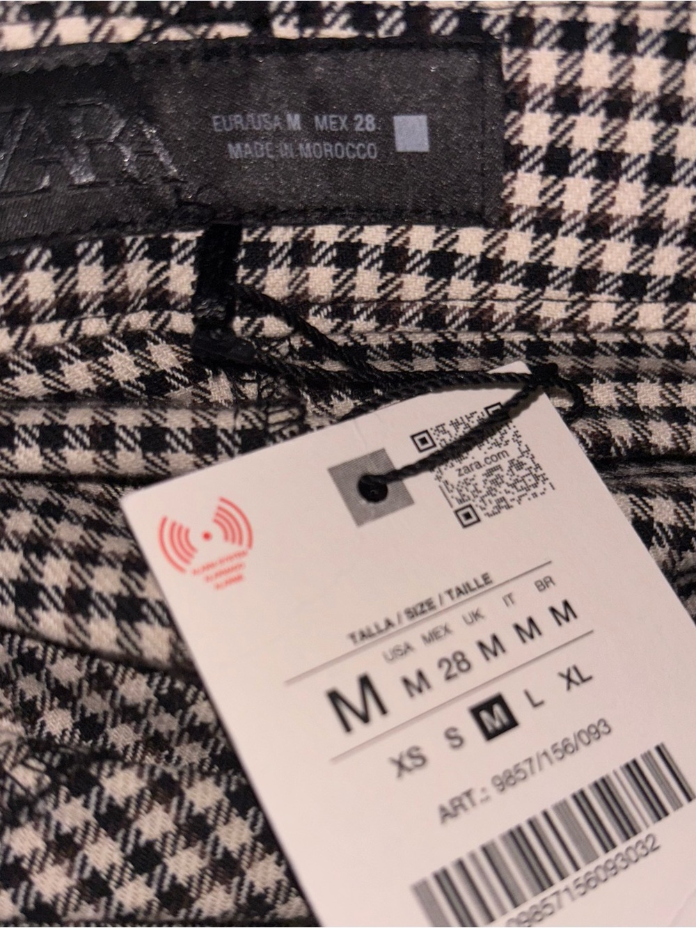 Zara Black & Cream Houndstooth A-Line Skirt with Tan Belt - Picture 4 of 5